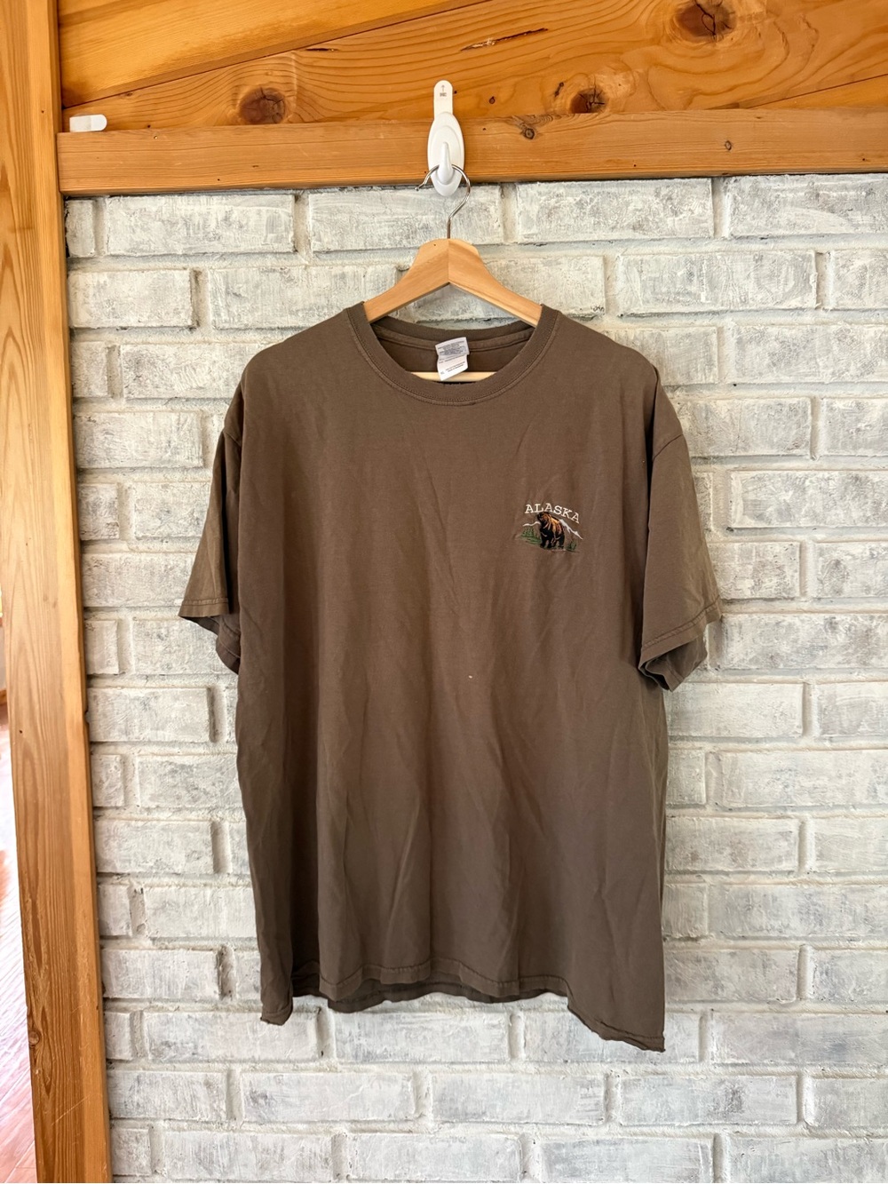Vintage Gildan Brown Alaska Graphic Short Sleeve Tee
